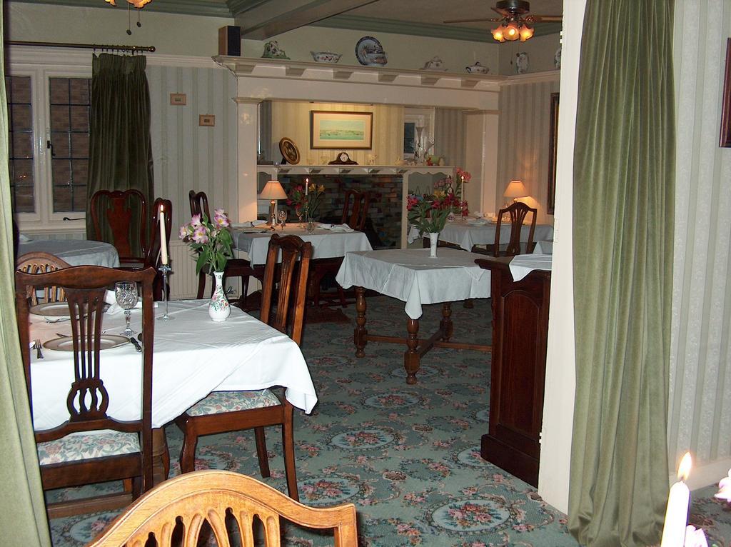 Crossways House Bed And Breakfast 이스트 카우스 외부 사진